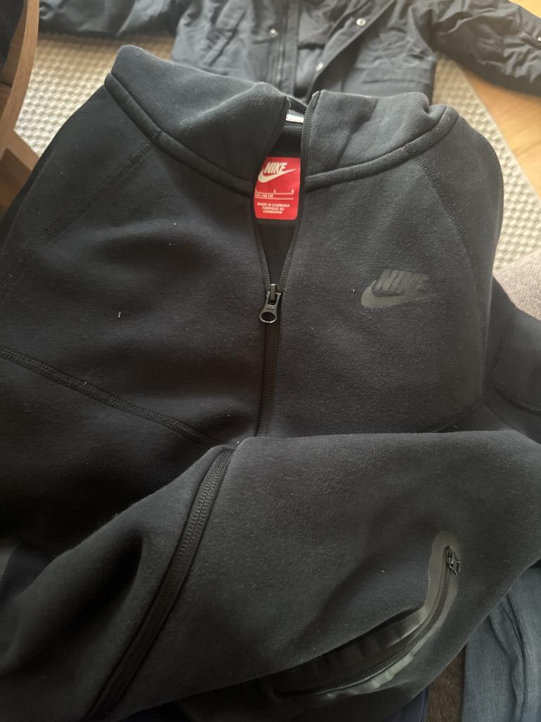Nike hoodie 12y sort