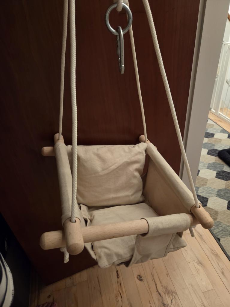 Babygynge i træ og stof