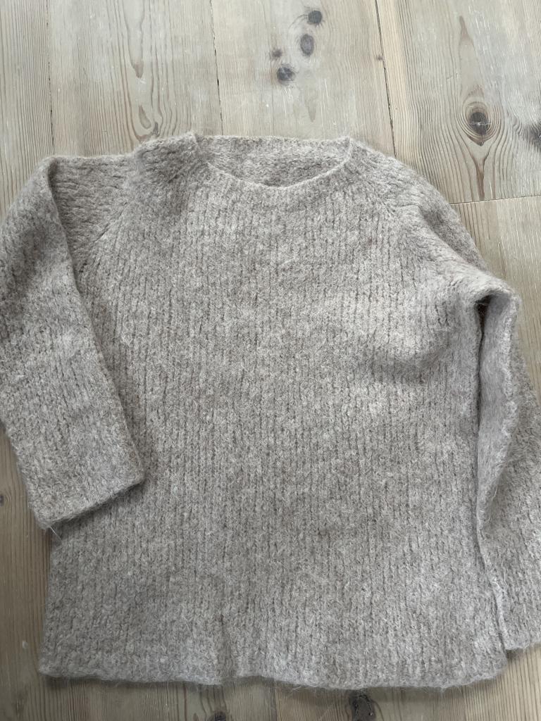 Beige strikbluse