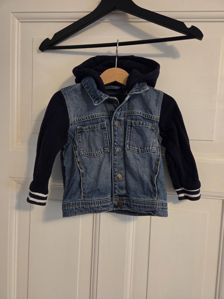 Denimjakke med hætte