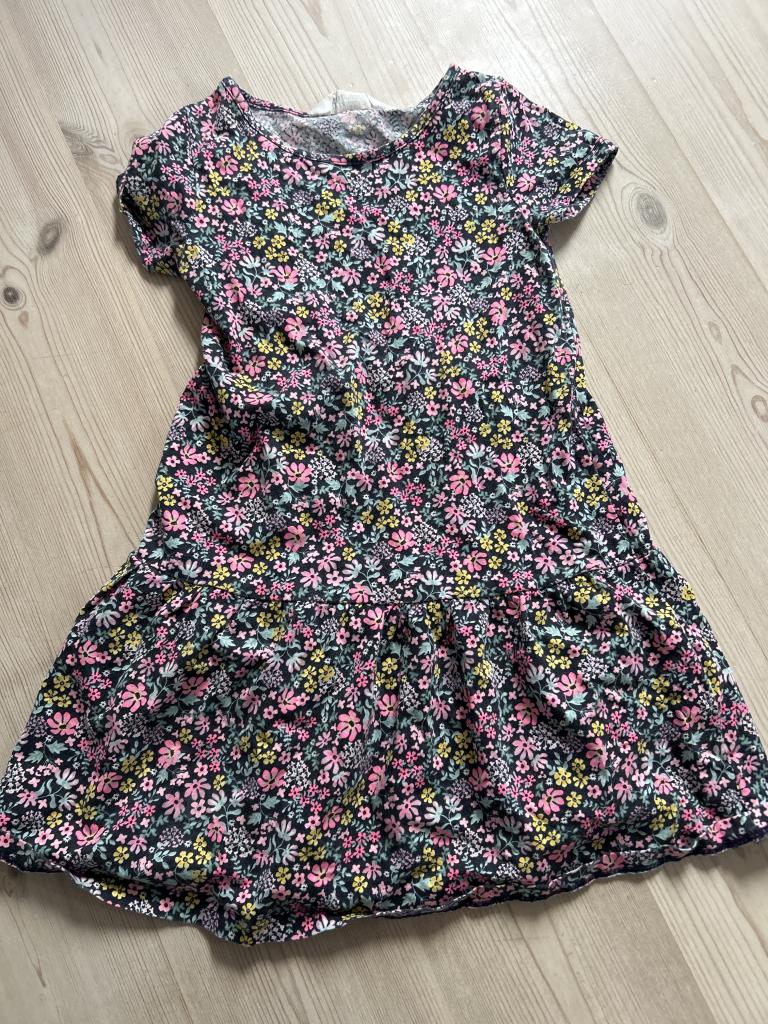Hm kjole blomst 5-6