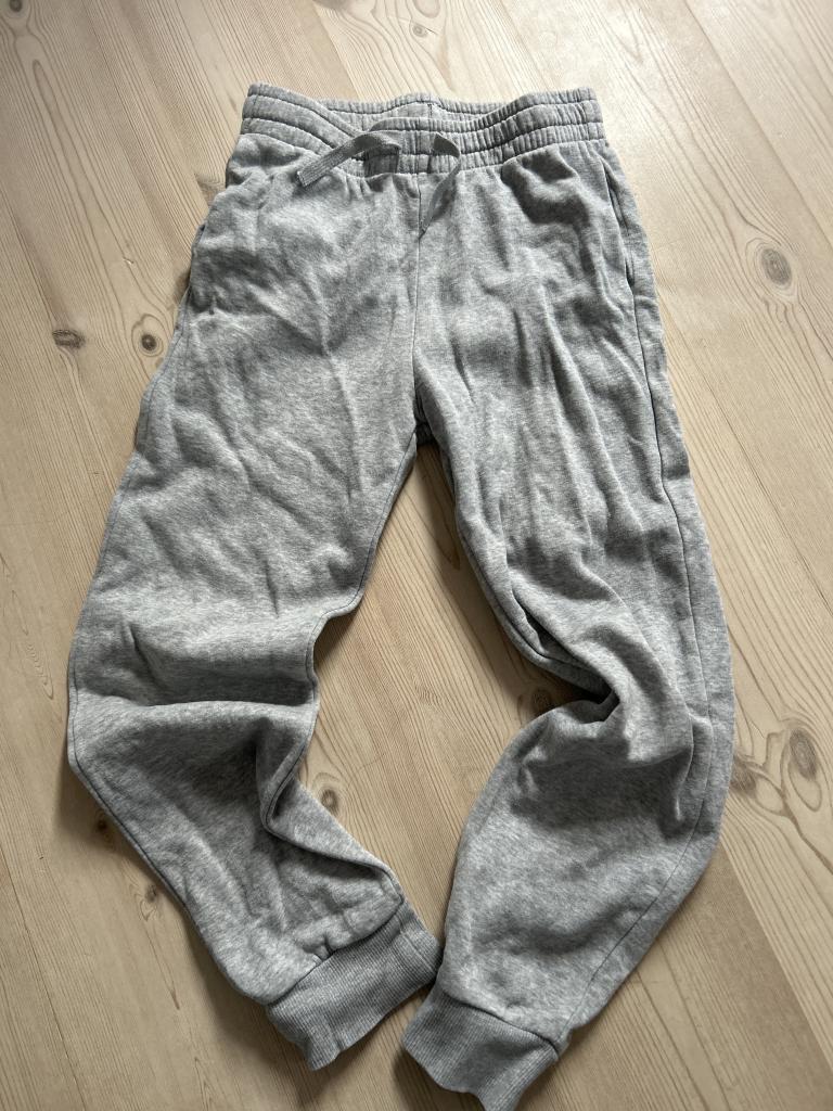 Hm jogging grå 8-9