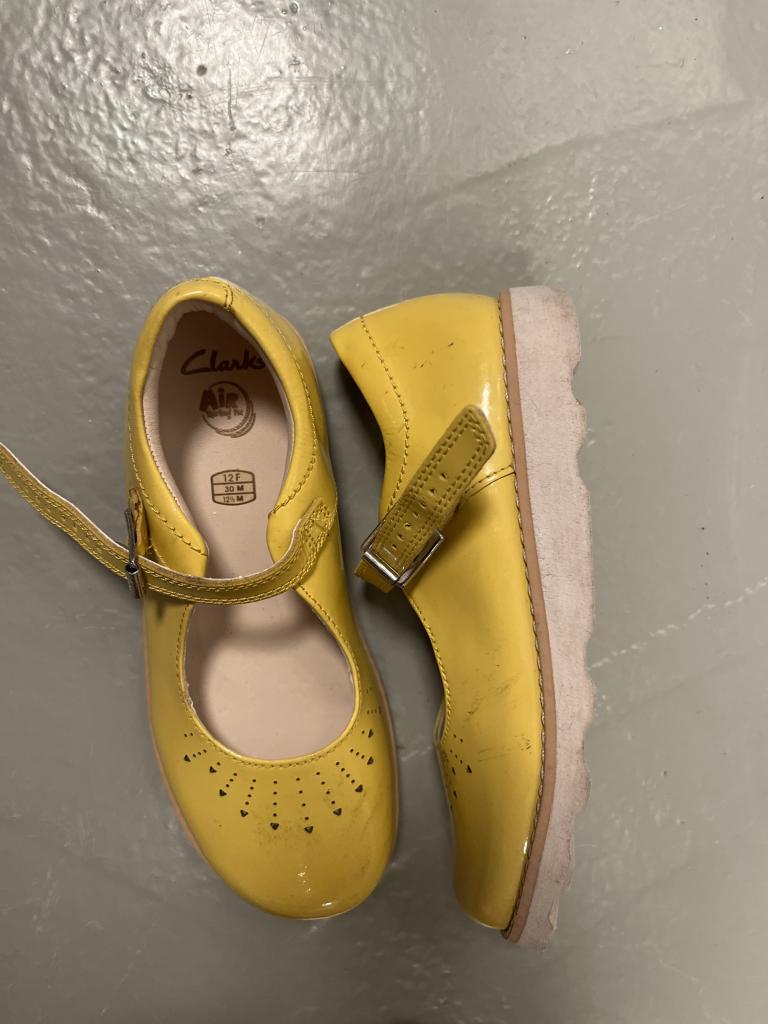 Gule Clarks sko 30