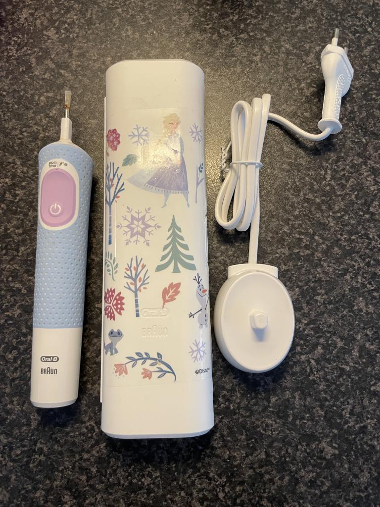 R oral-b tandbørst frost