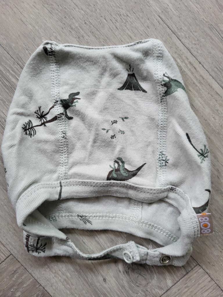 808 hjelm med dinosaur