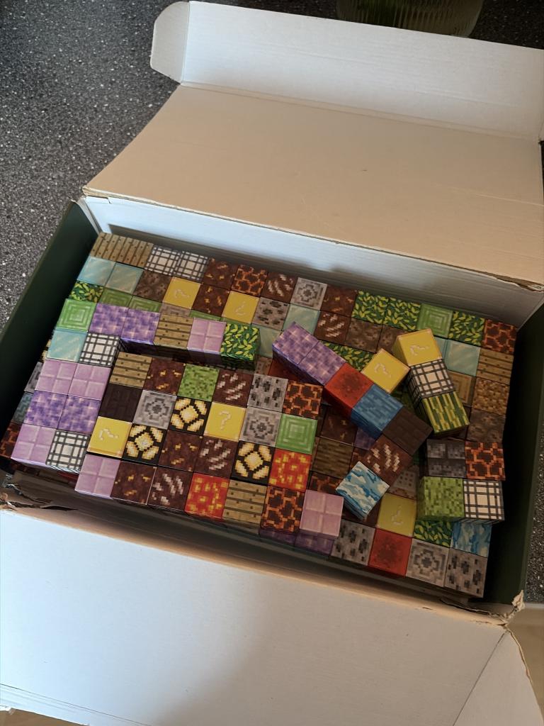 Minecraft magnetic cube