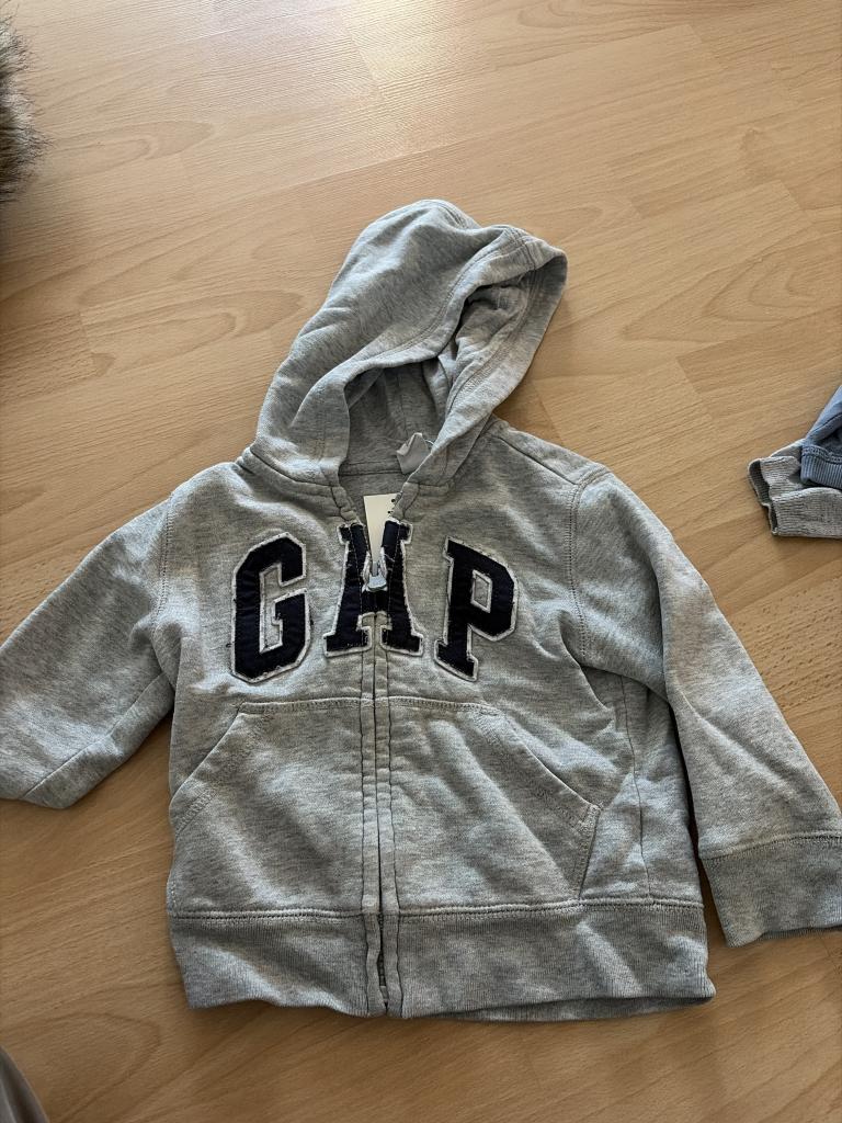 GAP sweatshirt 92