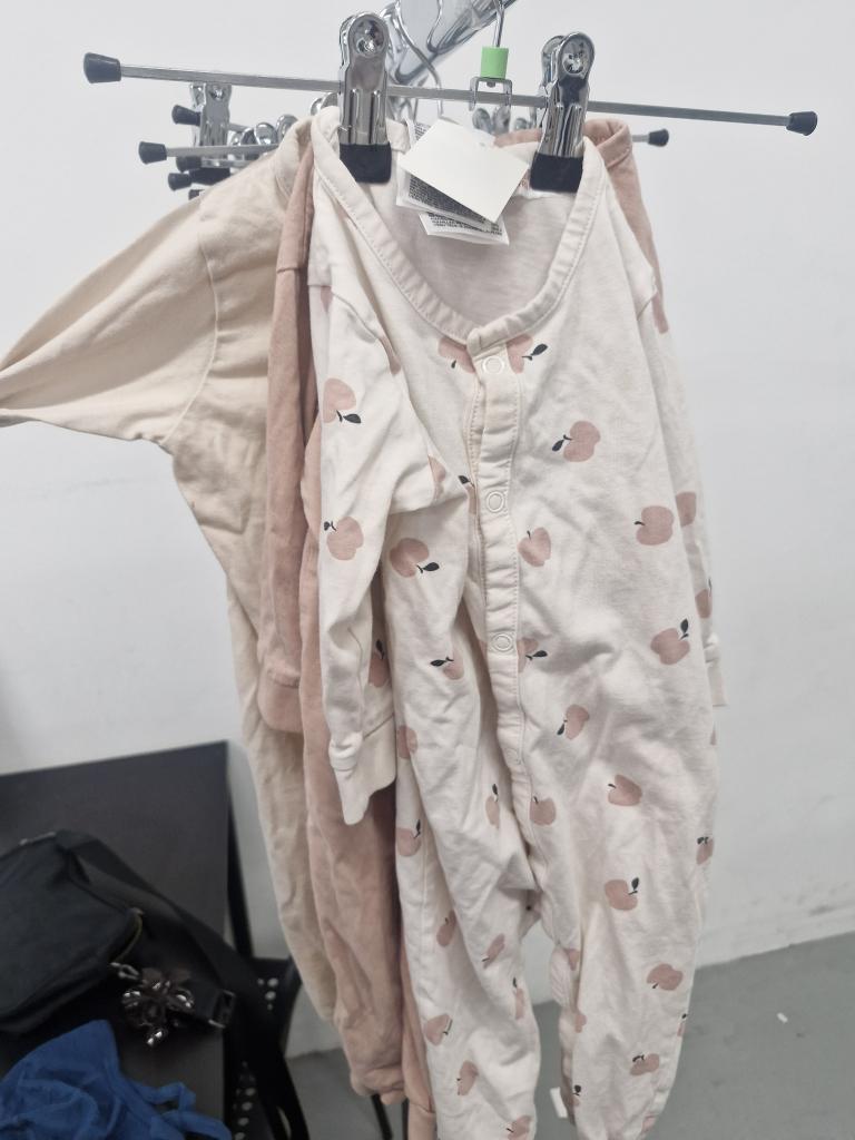 3 × H&M natdragter