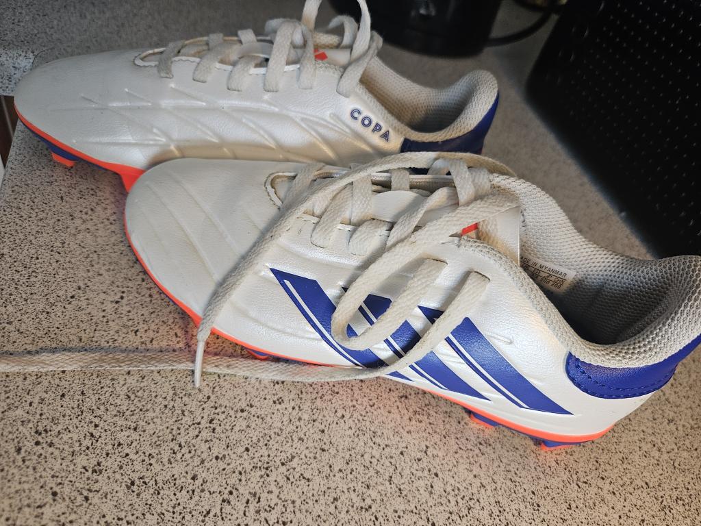 Adidas fodboldstøvler 33