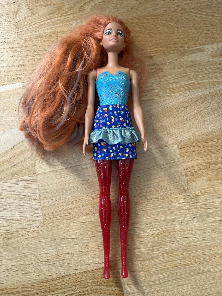 Barbie dukke, rødt hår