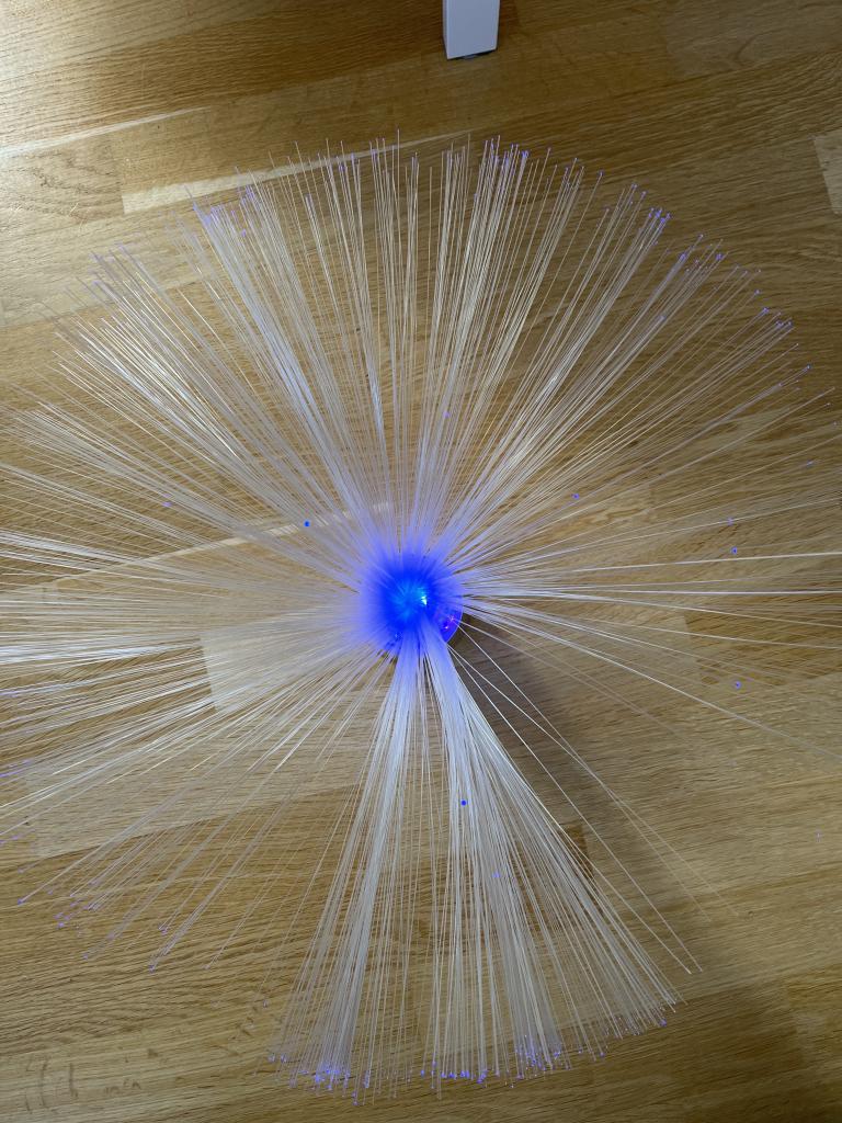 Flerfarvet fiberlampe