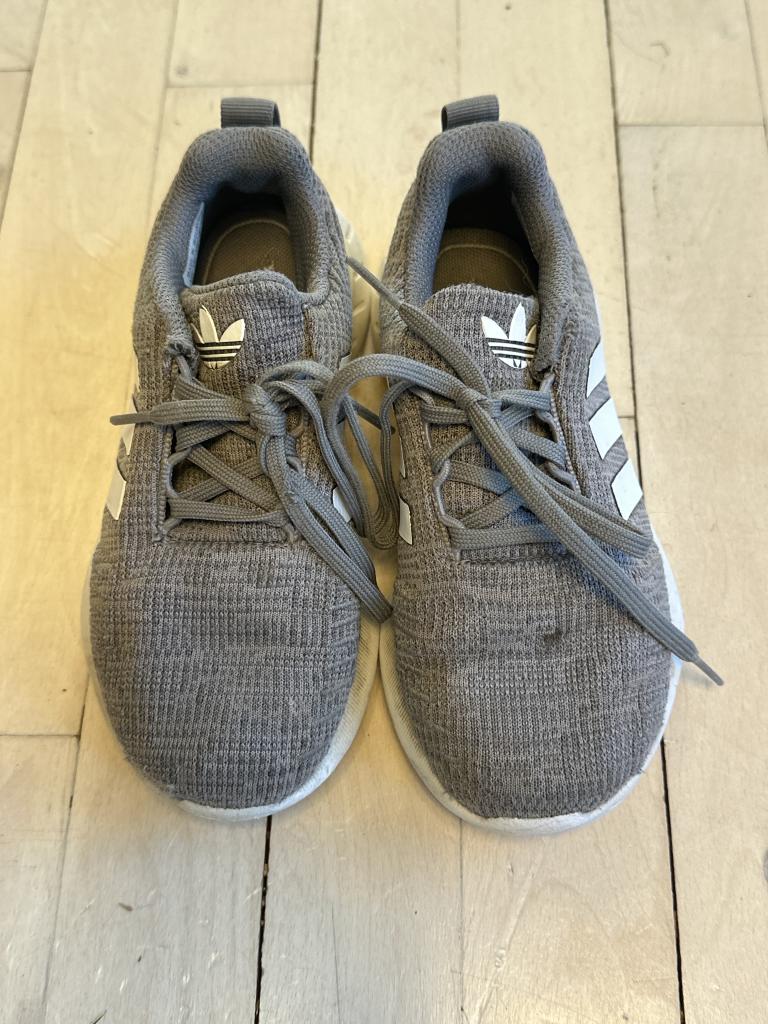 Adidas sneakers 30
