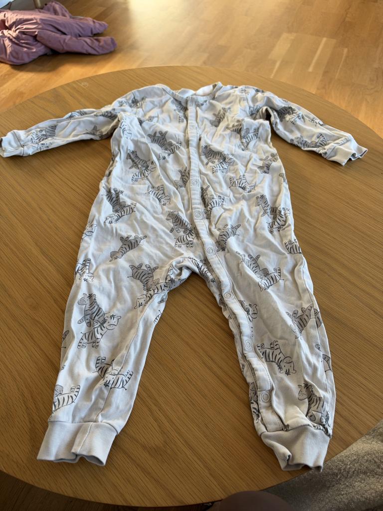H&M natdragt 86