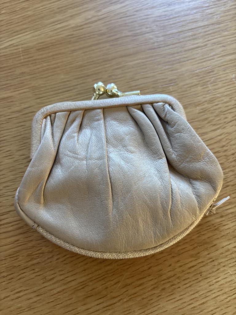 Beige pung