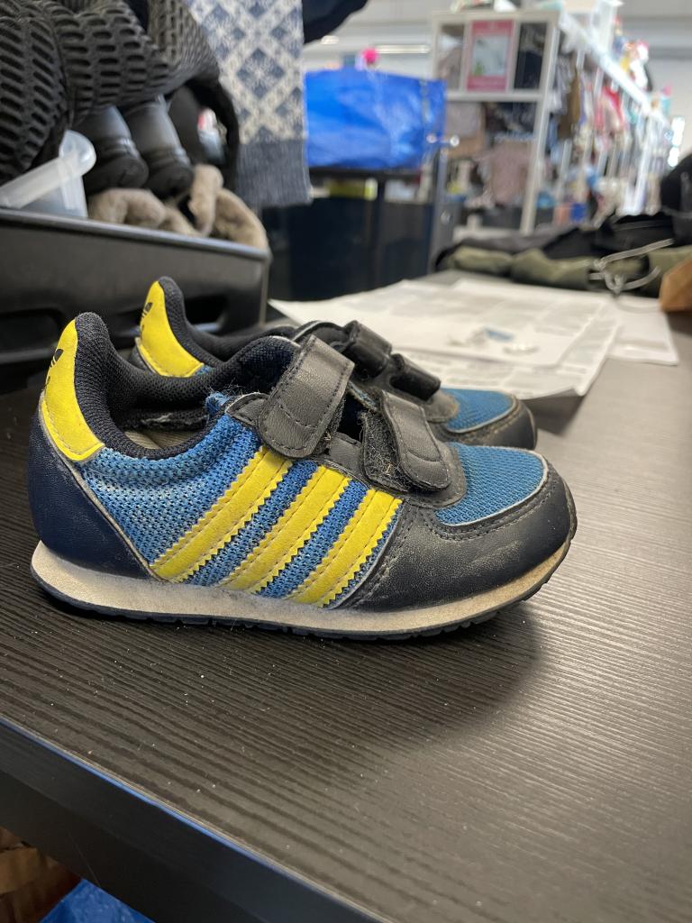 Adidas sko str 23