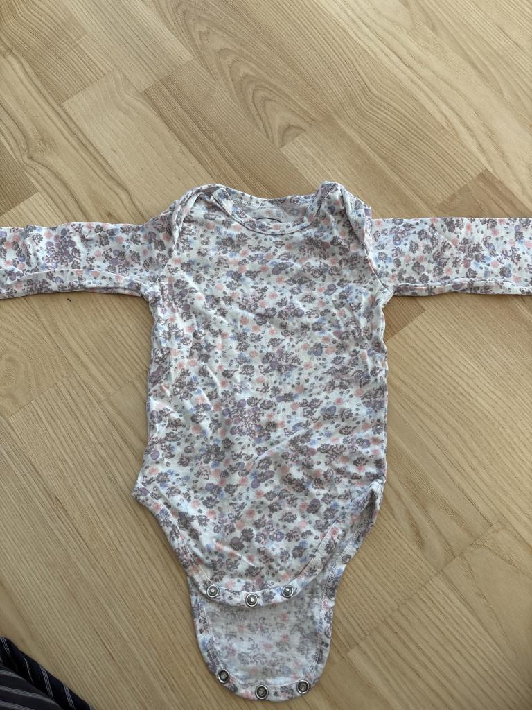 Blomstret body 62/68