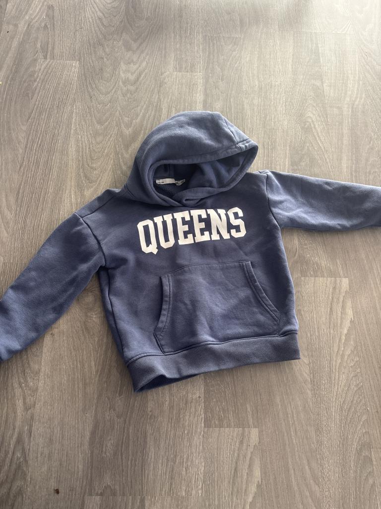 Blå hoodie str. 120