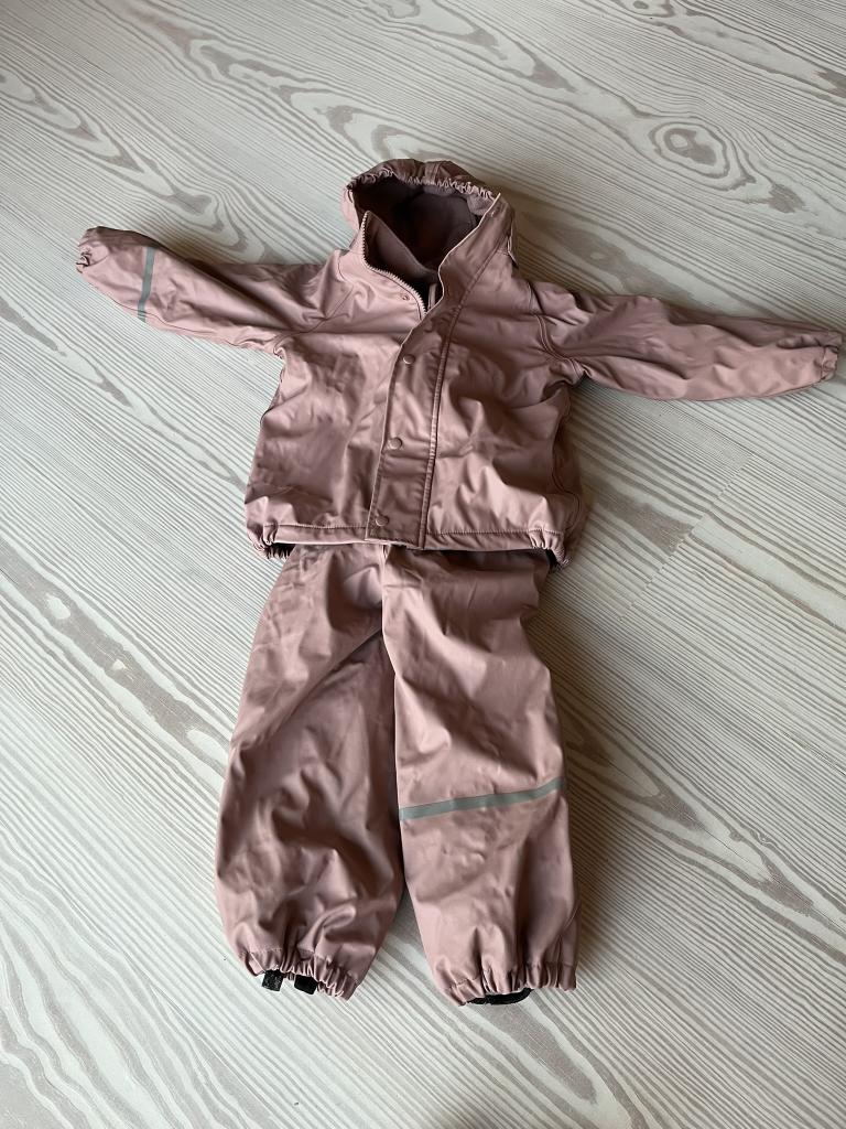 Celavi, Foret regntøj, 100