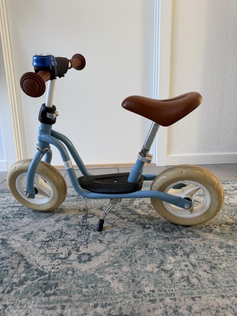 Blå Puky løbecykel