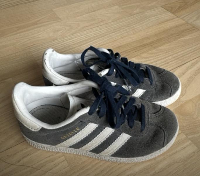 Adidas sneakers 29
