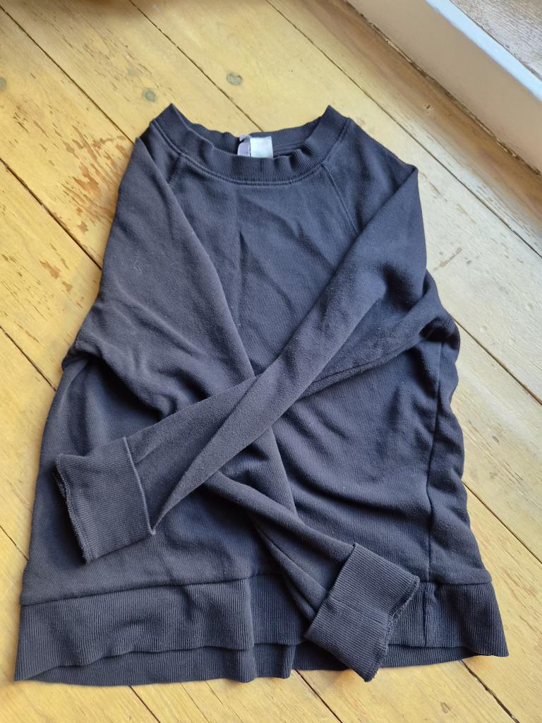 Divided sweatshirt 134
