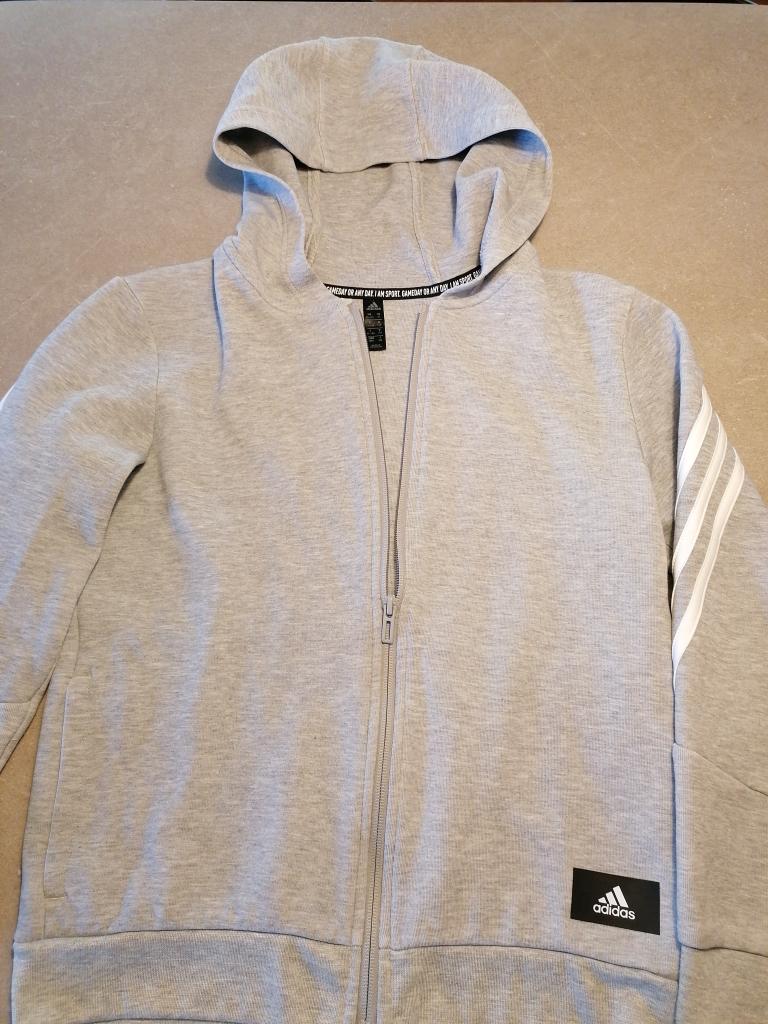 Adidas hoodie, 162