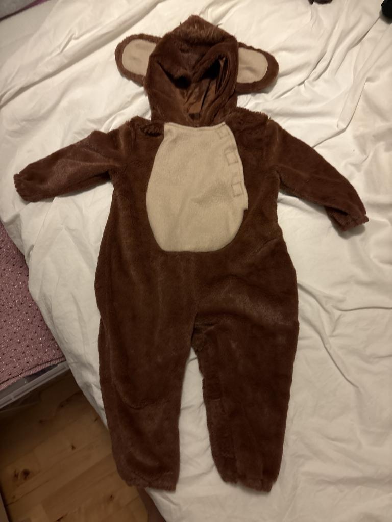 Abe kostume, 80