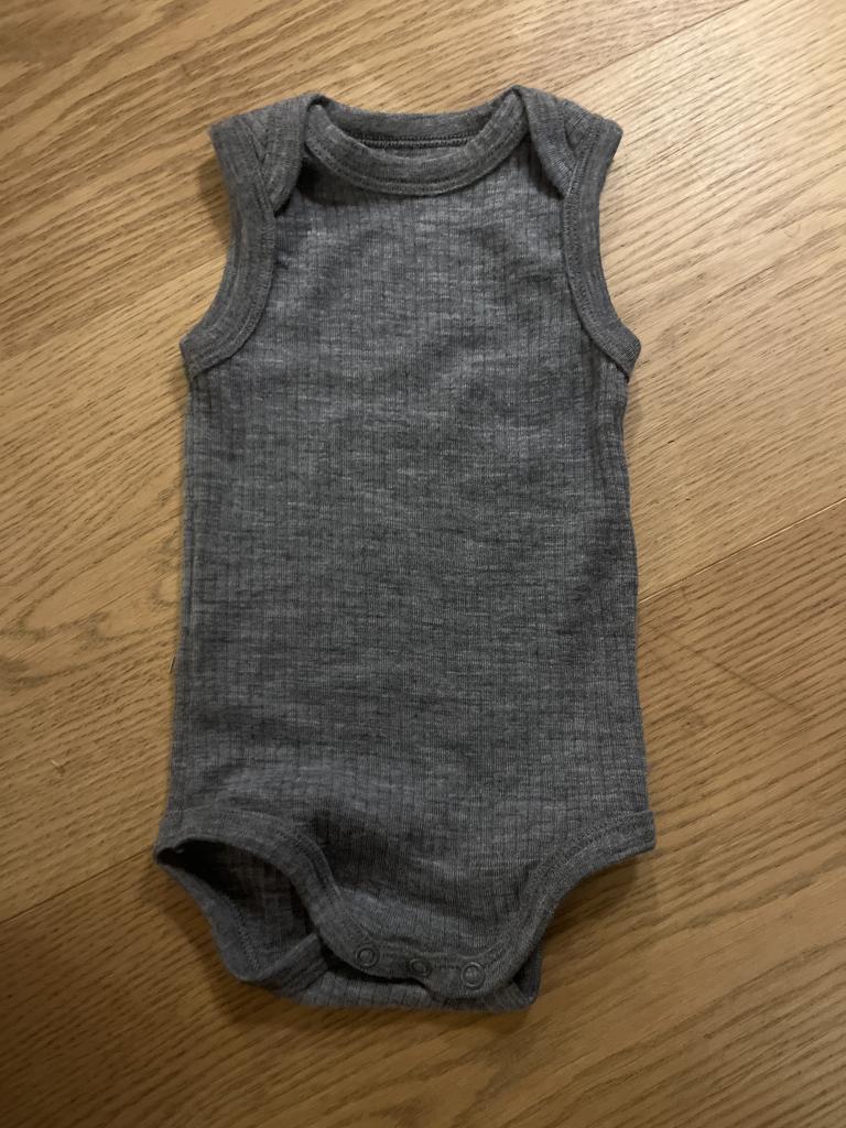 808 uld ærmeløs body