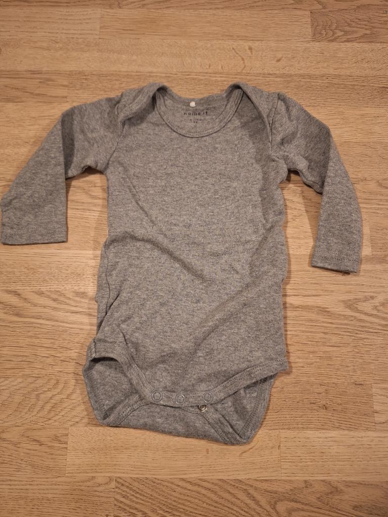 Name It grå body 68