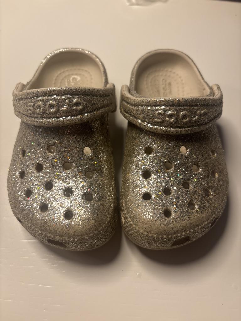 O Crocs glitter
