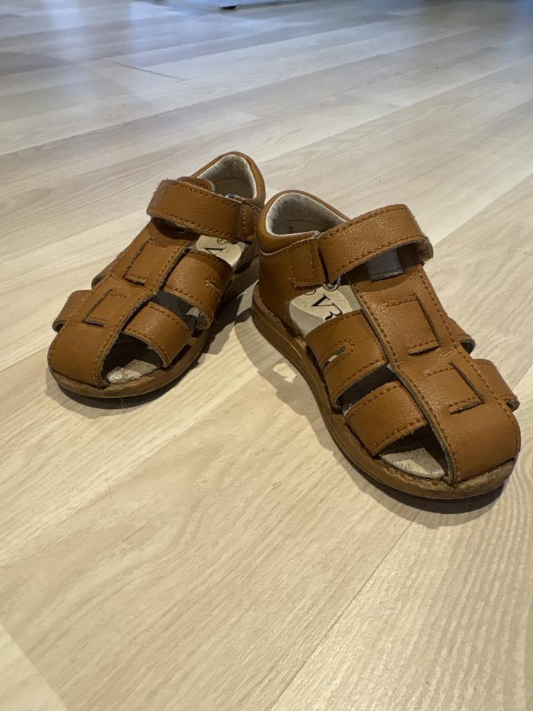 Brune VRS sandaler