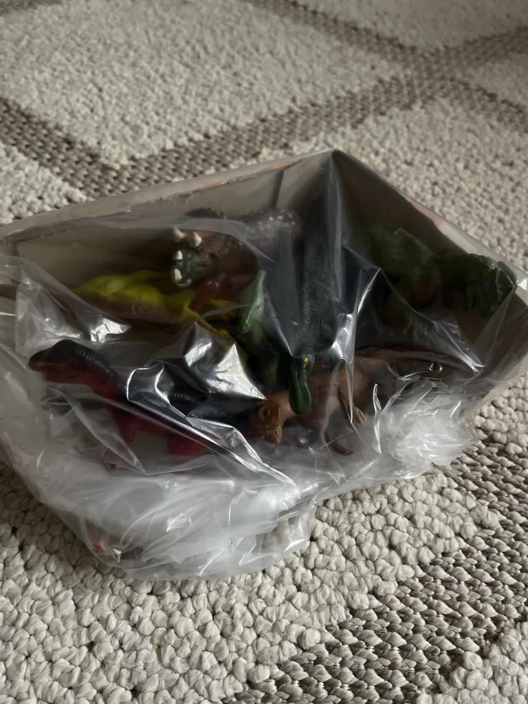9 Dinosaurer i æske