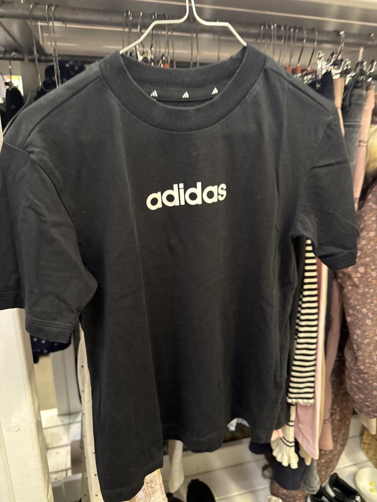 Adidas t-shirt