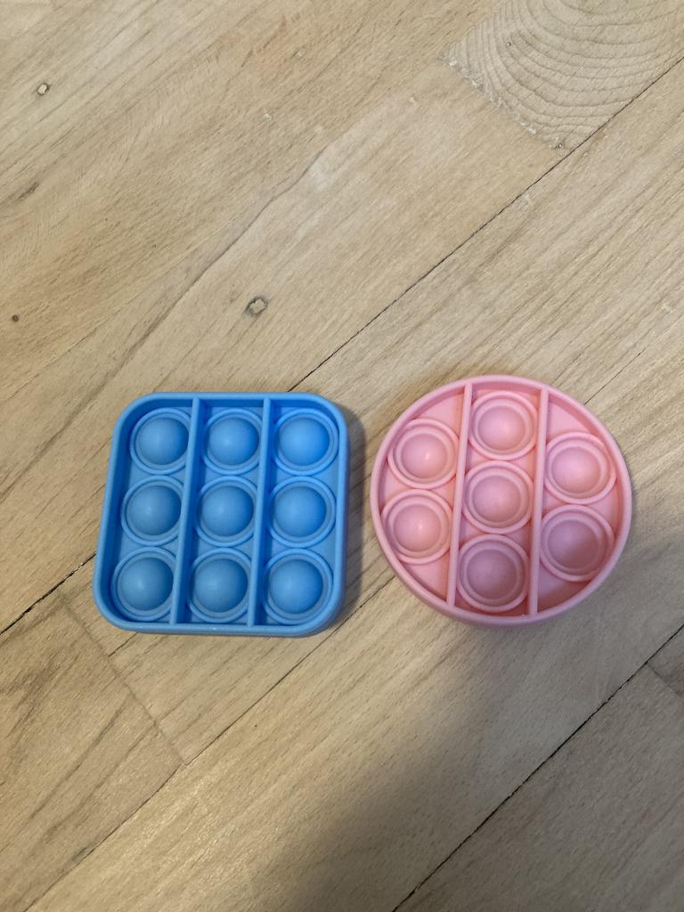 2 stk. pop it legetøj
