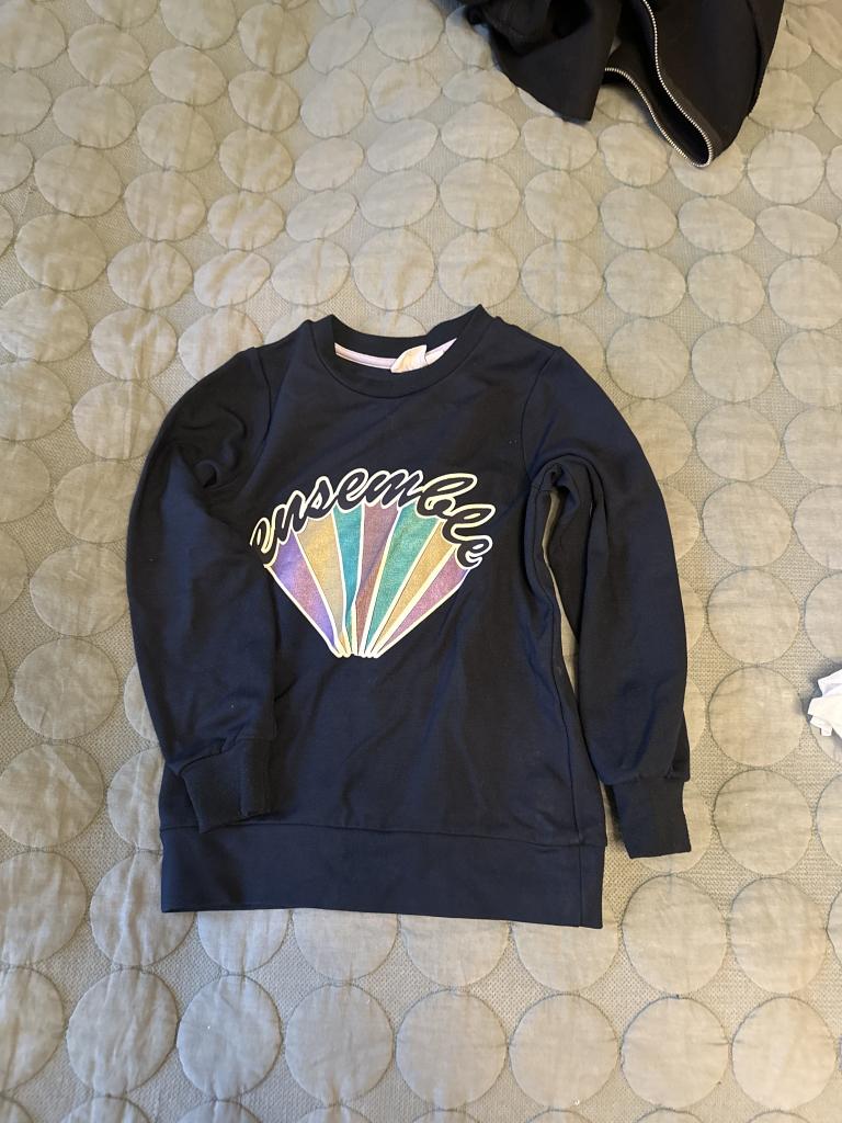 Mørkeblå sweatshirt