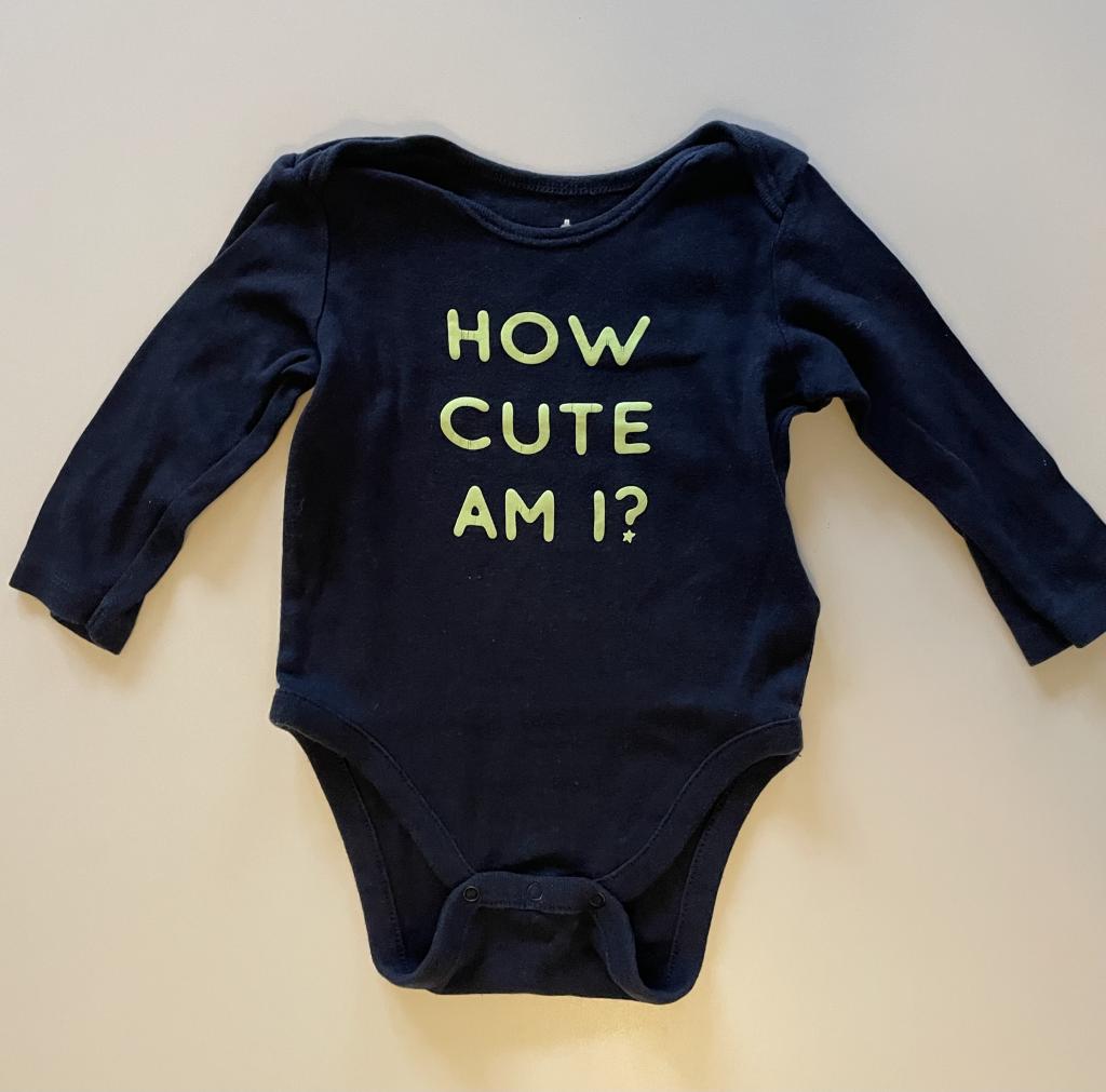 BabyGap body med teks