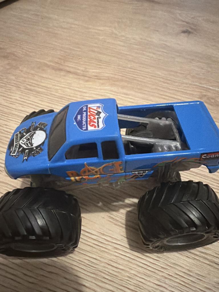 Blå monster truck