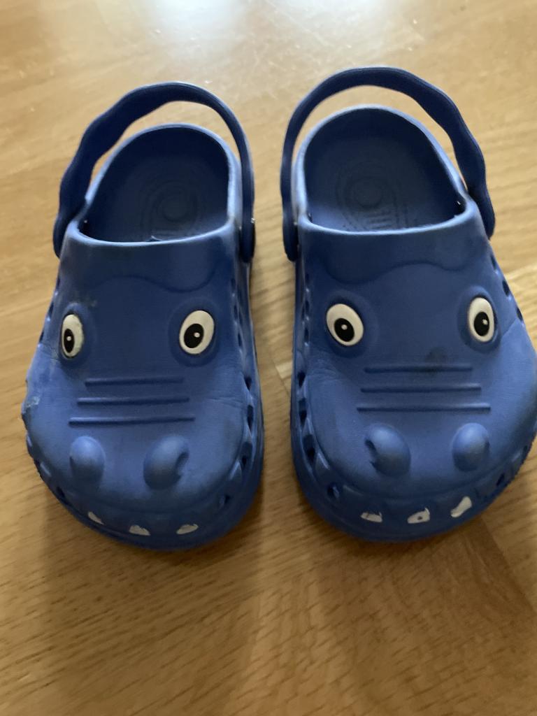 Blå træsko med øjne 26
