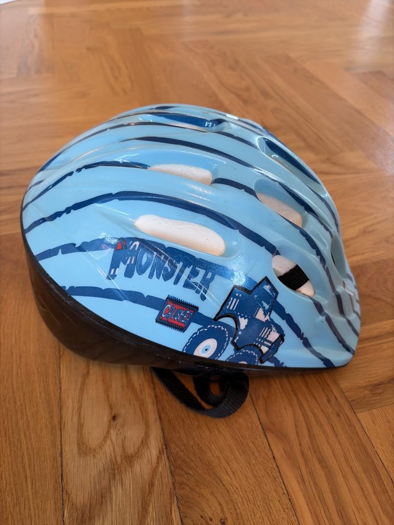 Blå cykelhjelm