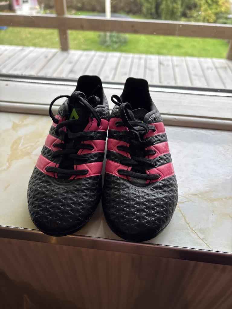 Adidas fodboldstøvler