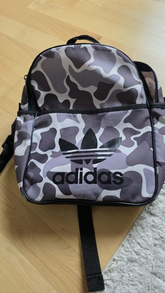 Adidas lille rygsæk