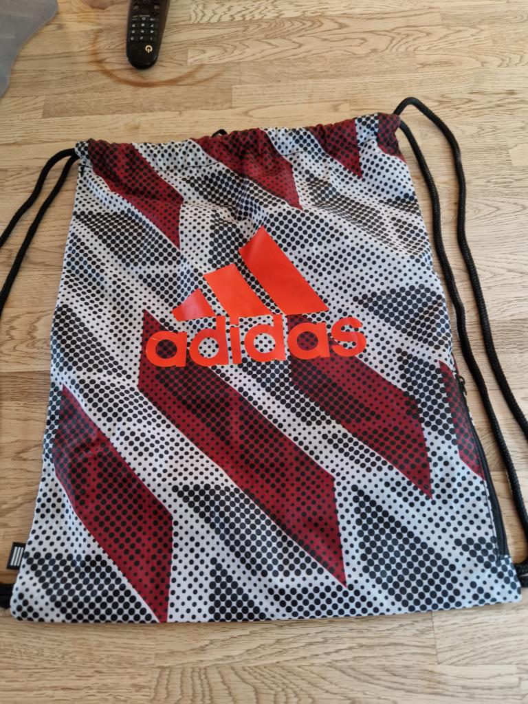 Adidas gymnastikpose