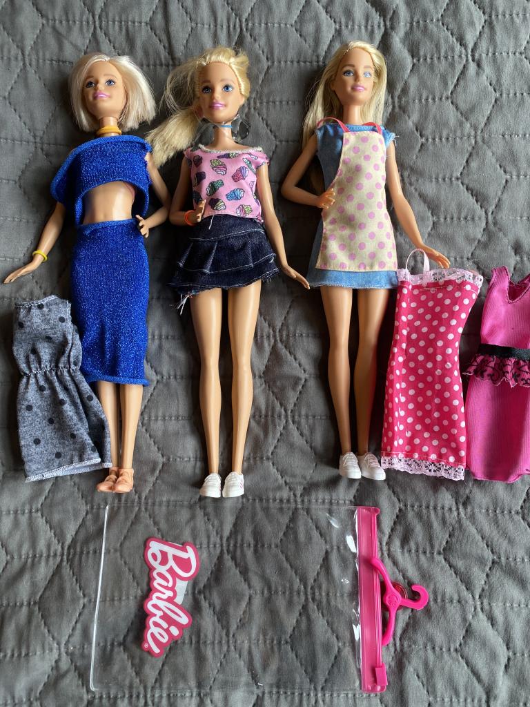 3 Barbie dukker med tøj