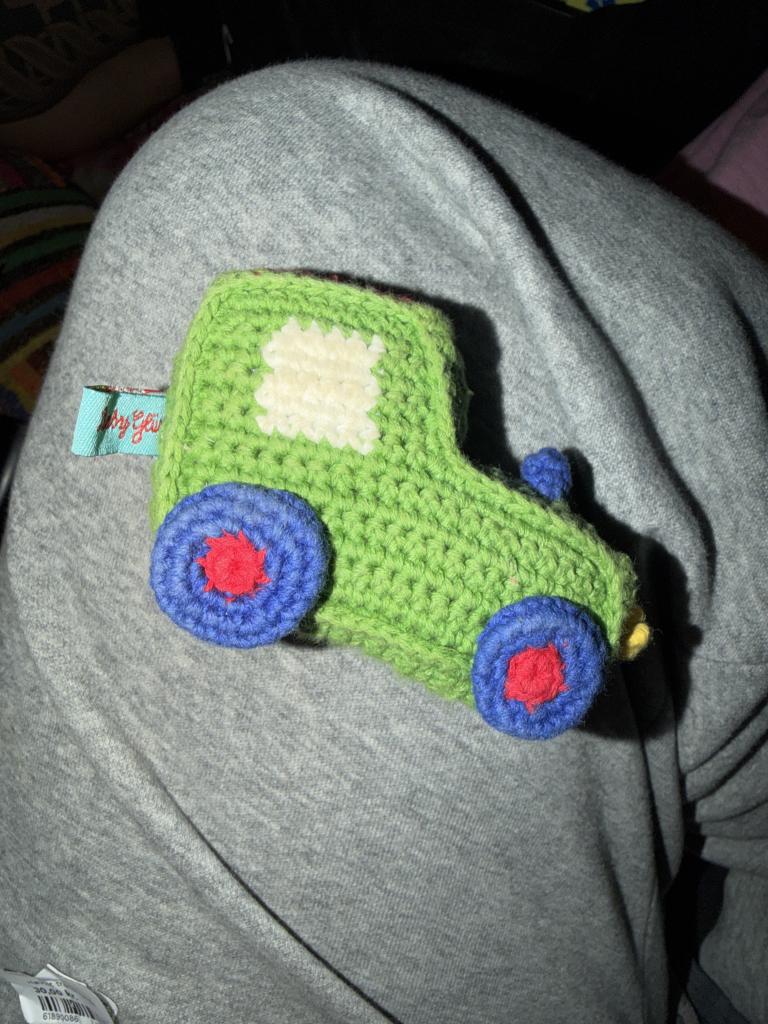 Hæklet traktor rangle
