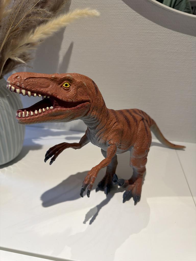 Brun dinosaur figur