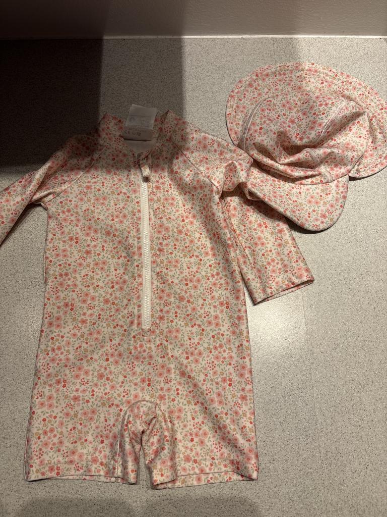H&M badetøj m. solhat