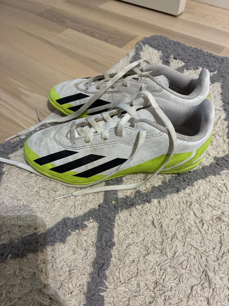 Adidas sko 35