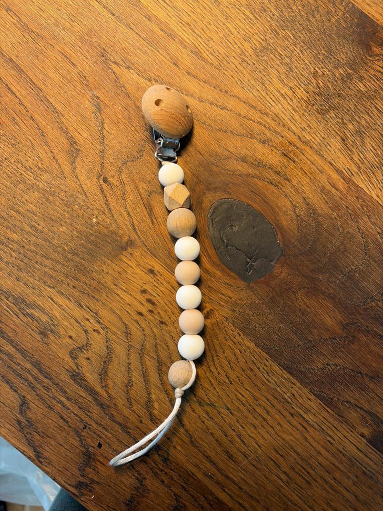Suttesnor med træperler
