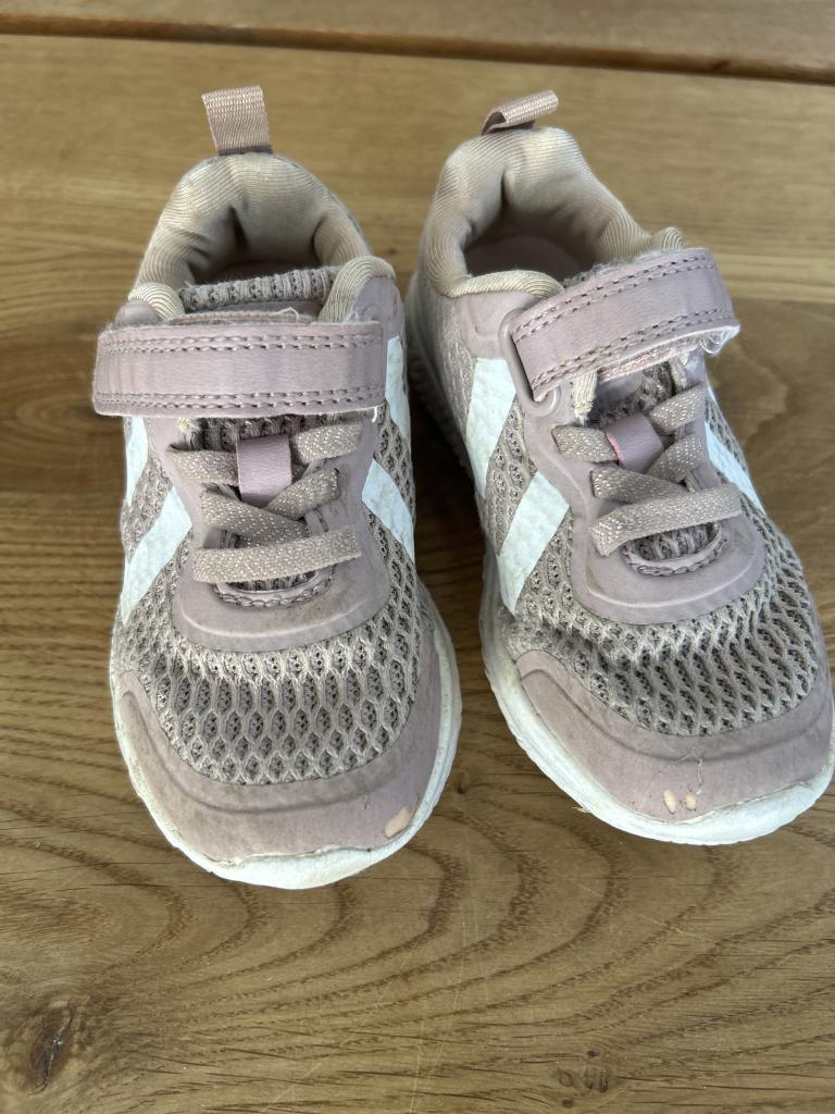 Hummel sneakers
