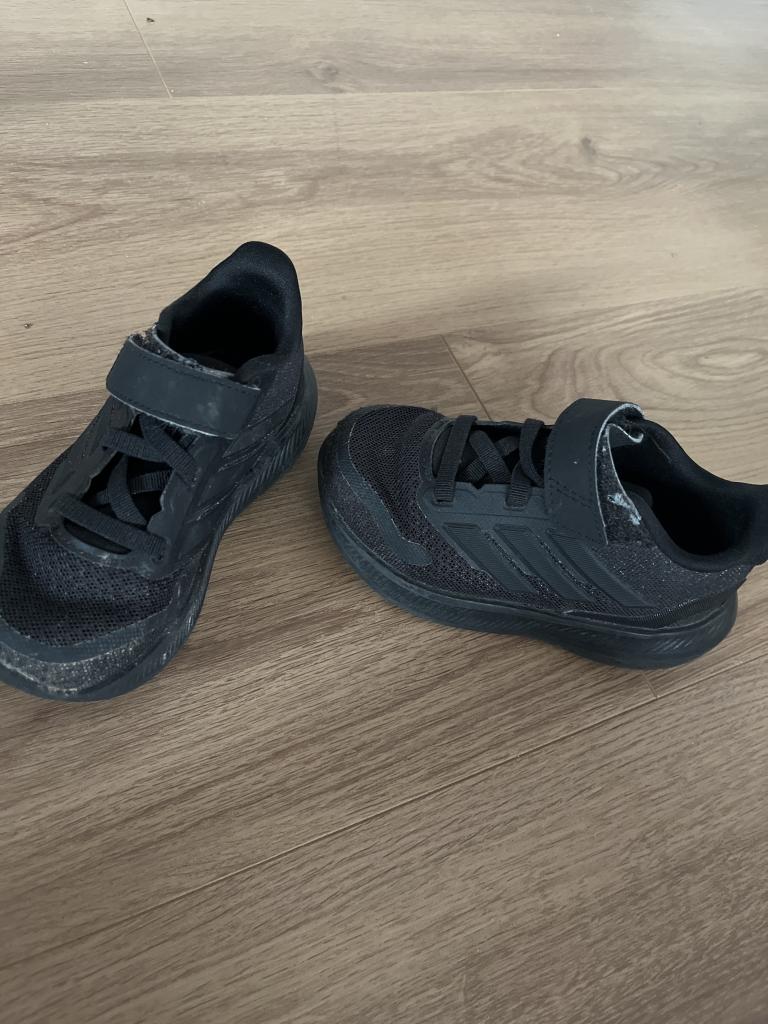 Adidas sneakers str.23